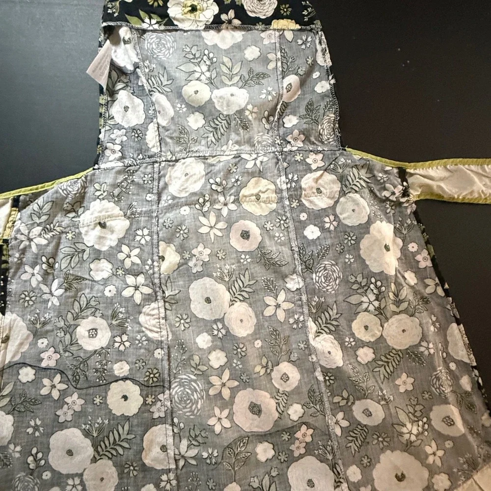 Now Designs Black Floral Ruffle Apron with Pockets Full Length Kitchen Cooking